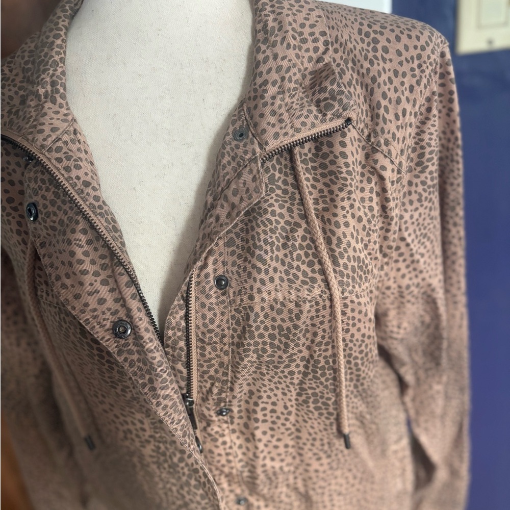 BKE Leopard Animal Print Lightweight Utility Jacket - Picture 4 of 8